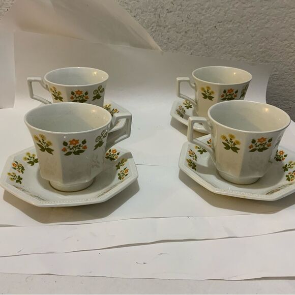 Vintage Johnson Bros. Heritage Posy Cups and Saucers, Set of 4 - Picture 3 of 11